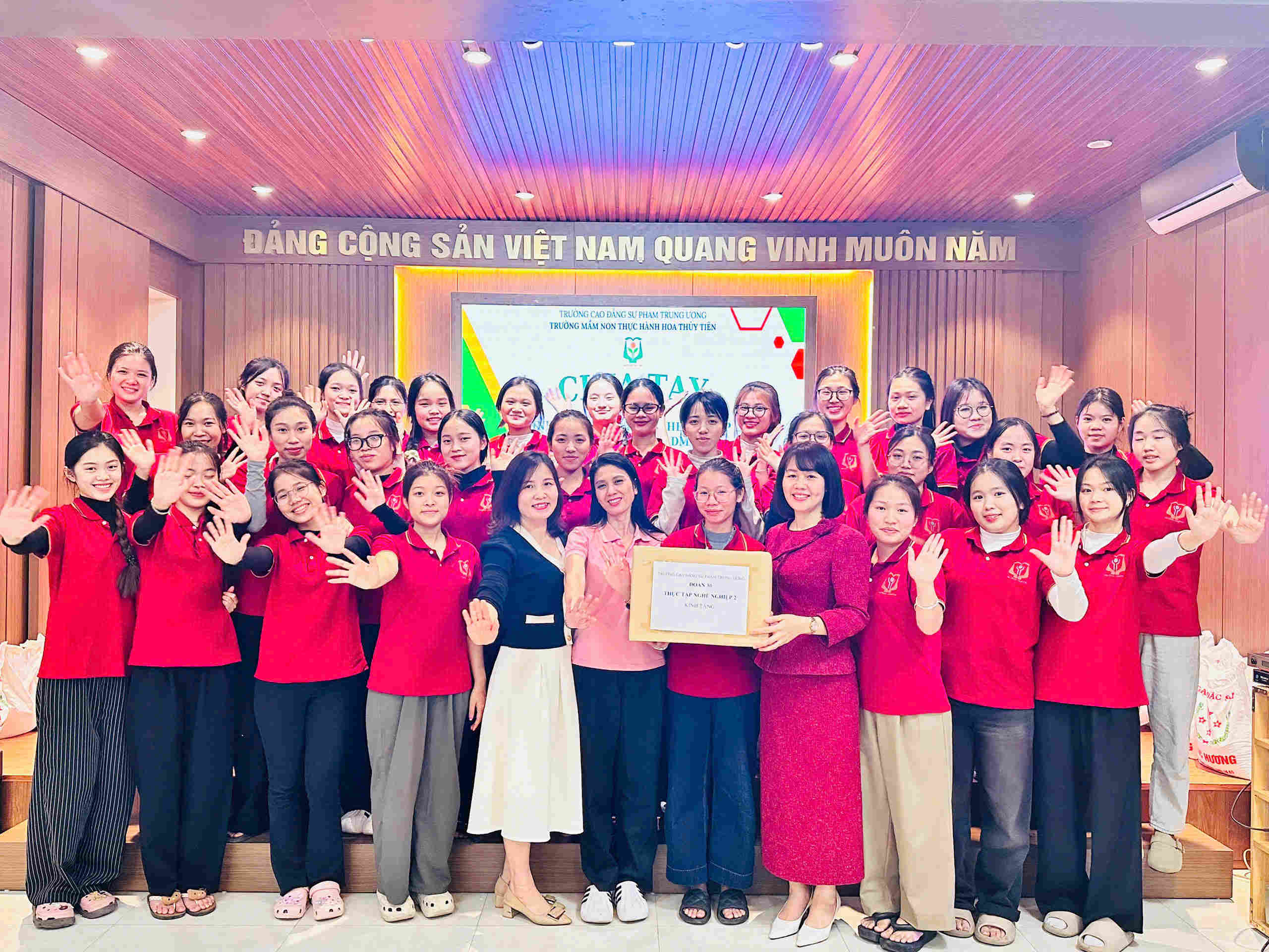 CHIA TAY SINH VIÊN THỰC TẬP NGHỀ NGHIỆP – KHÓA 30