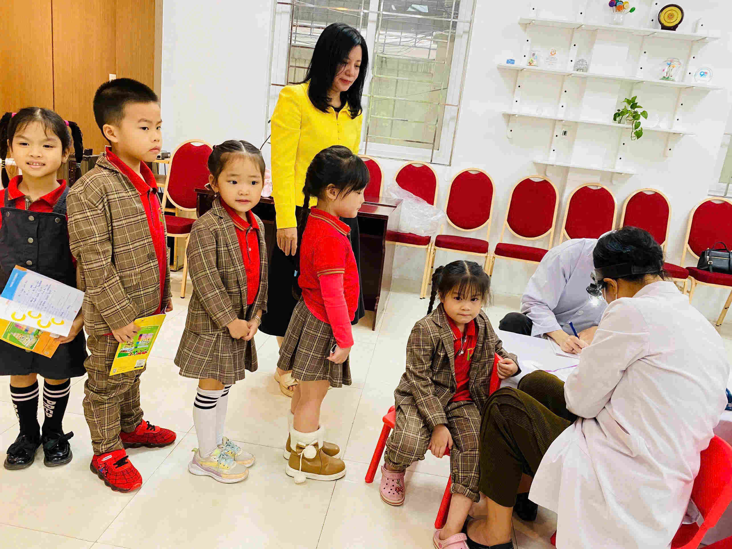 KHÁM SỨC KHỎE ĐẦU NĂM CHO TRẺ – CHĂM SÓC BÉ YÊU TỪ NHỮNG ĐIỀU NHỎ NHẤT