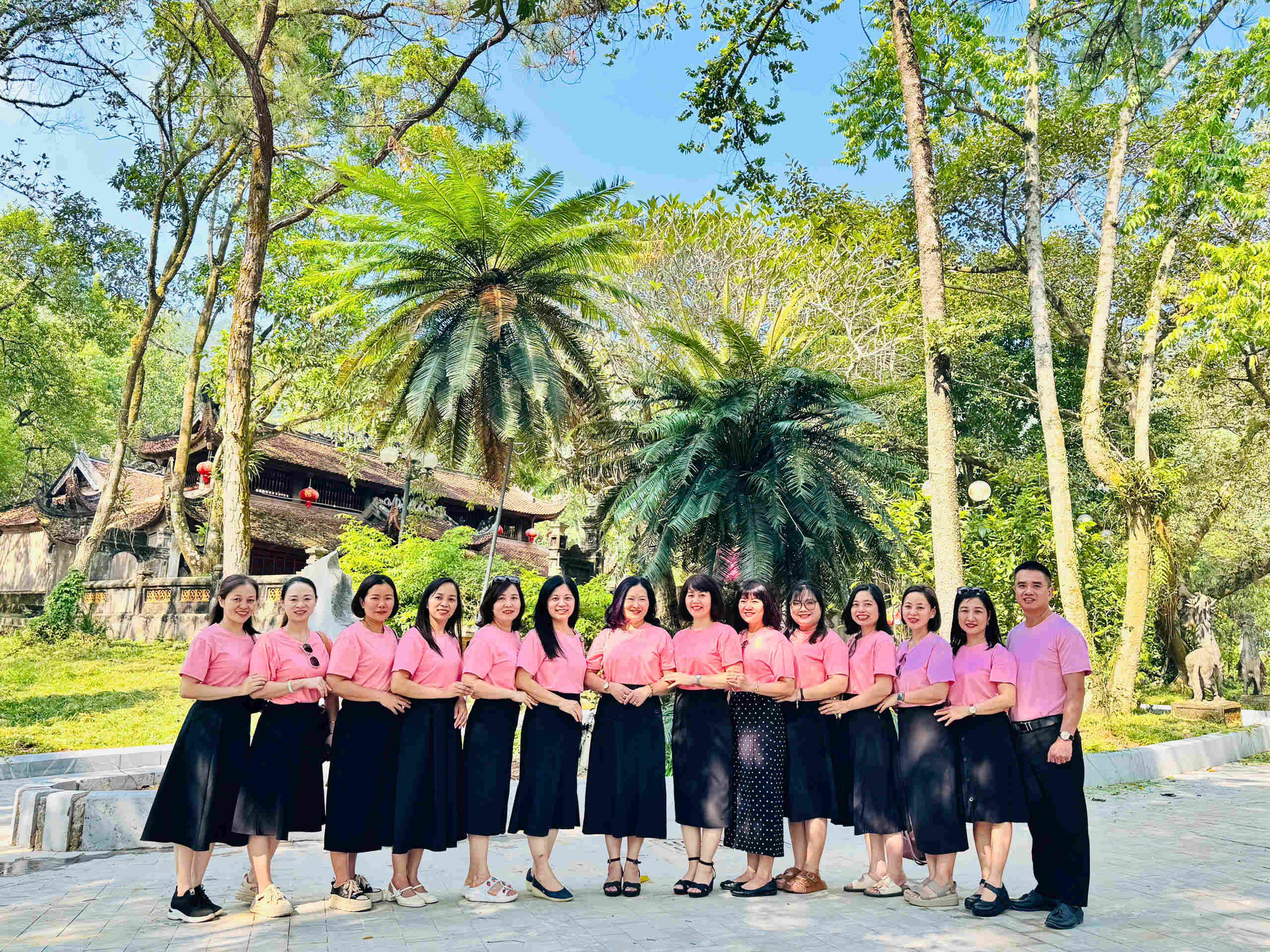 CHI BỘ TRƯỜNG MẦM NON THỰC HÀNH HOA THUỶ TIÊN VỀ NGUỒN TẠI ĐỀN SÓC, SÓC SƠN, HÀ NỘI